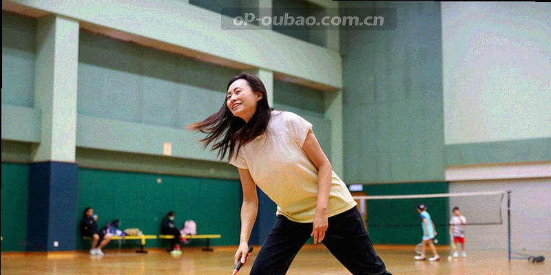 抽象色块组成的人形轮廓，内部标注数据工程师、产品设计师、内容运营等角色